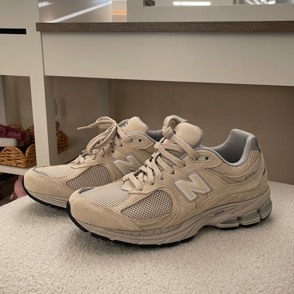 New Balance 2002R